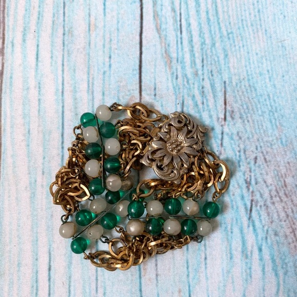 Vintage Elegant Gold and Green Chain Bracelet - Picture 3 of 5